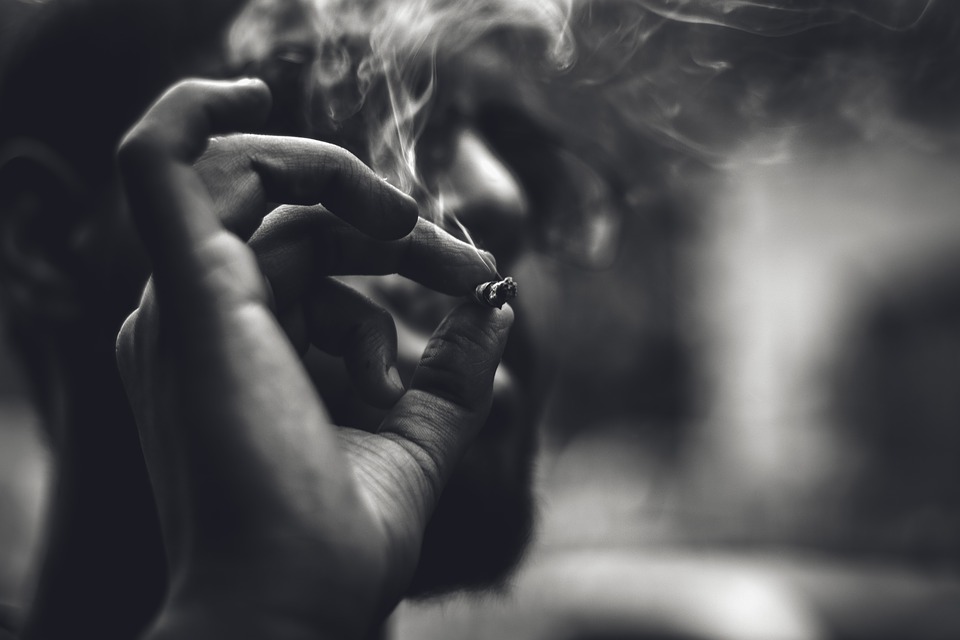smoking-2529858_960_720